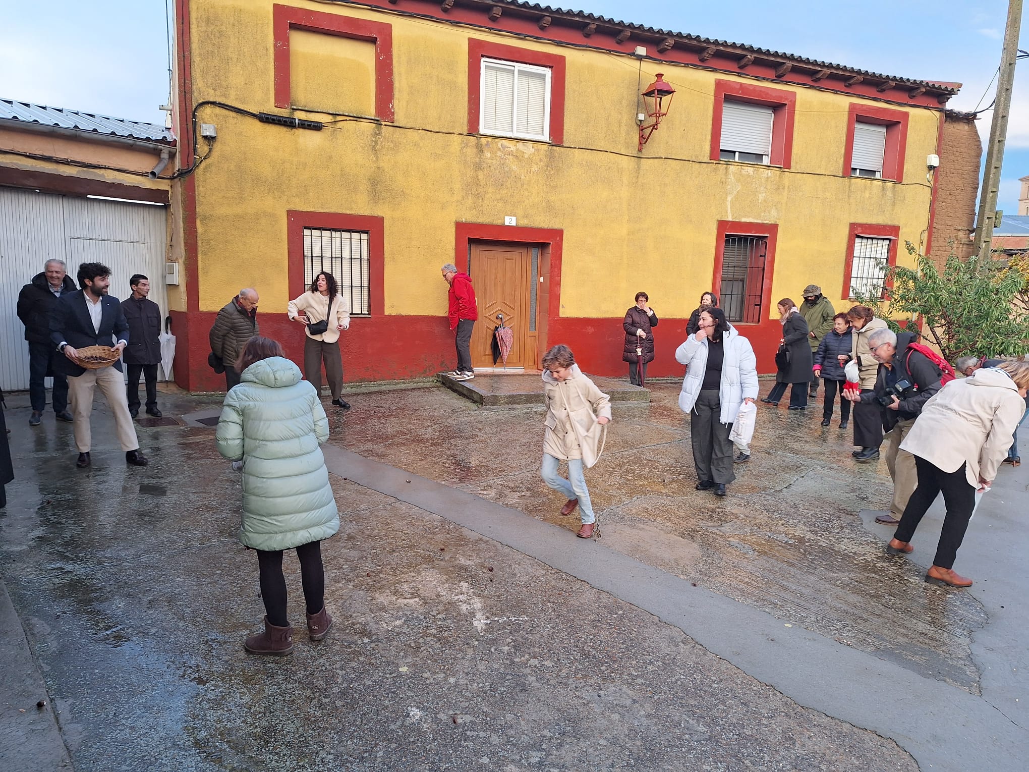 Los vecinos de Villalán de Campos vuelven a correr las castañas