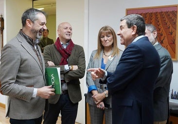 Vox condiciona apoyar el Presupuesto a que Mañueco asuma en público recortes a sindicatos e inmigración