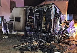 Estado en que quedó el vehículo tras el incendio y la explosión.