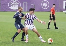 Rulo protege el baón a la espera de ayuda de sus compañeros.