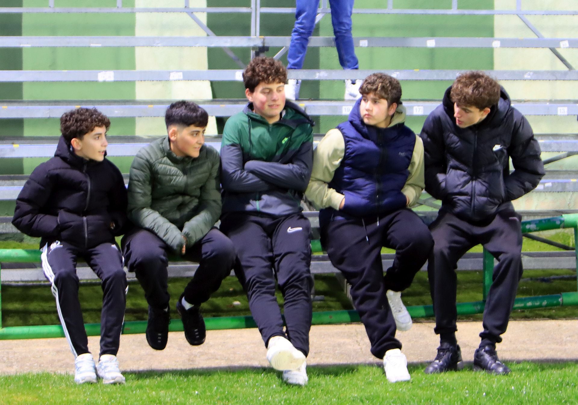 Búscate en las gradas de La Albuera durante el Segoviana vs Langreo