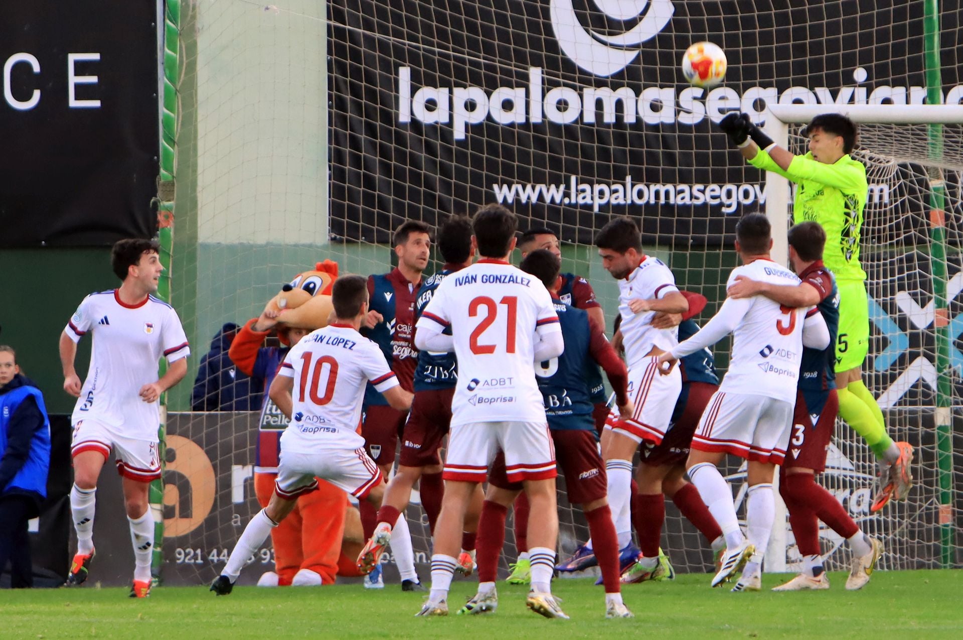 Fotos del triunfo de la Segoviana ante el Langreo