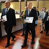 El presidente de la Diputación y los diputados provinciales, antes de presentar los presupuestos.