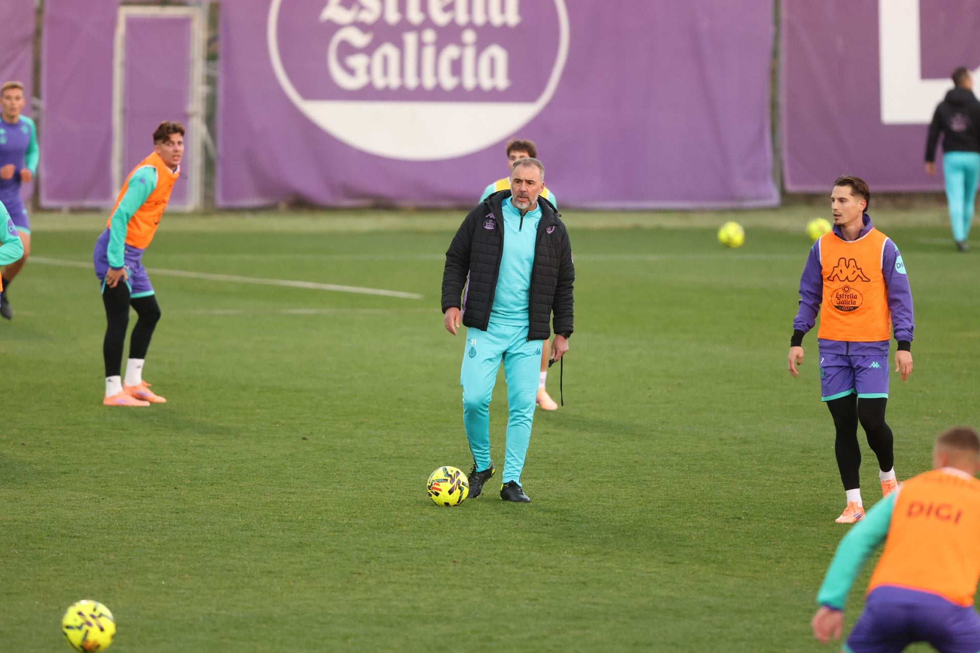 Las imágenes del entrenamiento del Real Valladolid con la ausencia de Almada