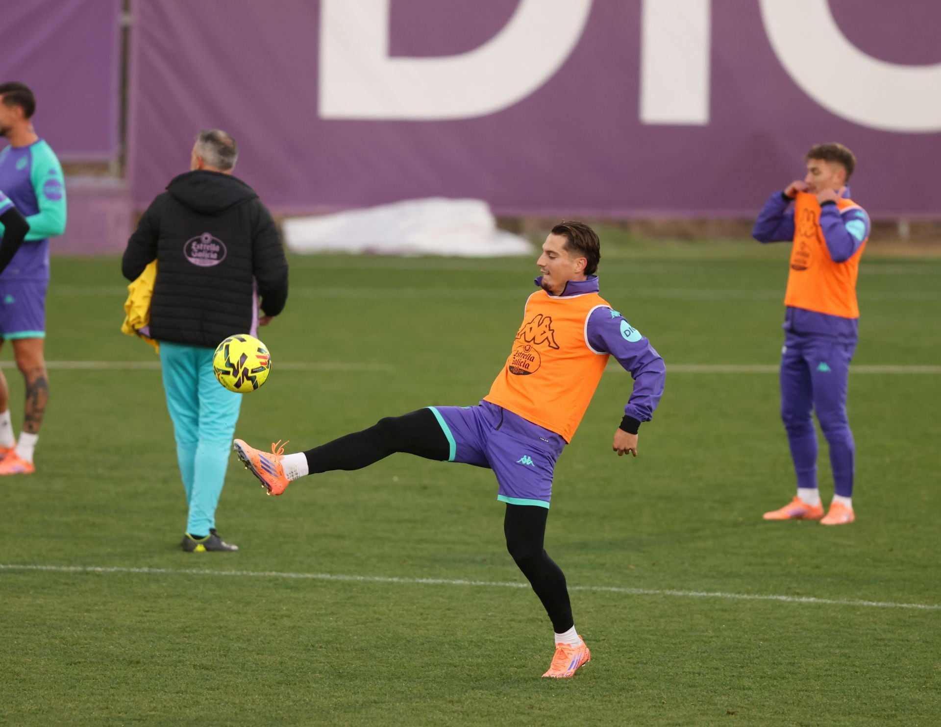 Las imágenes del entrenamiento del Real Valladolid con la ausencia de Almada
