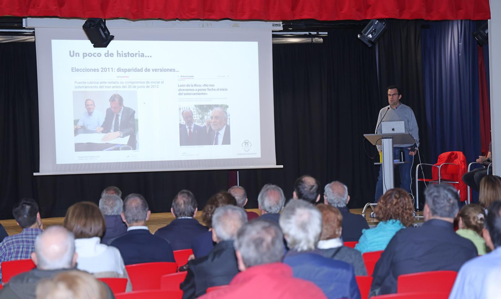 Reunión en el Centro Cívico de la Zona Sur sobre la integración.