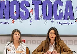 Elena Pinilla y Yolanda Martín, delegada de Asesoramiento en Igualdad y secretaria de Mujeres de CC OO en la comunidad, durante una rueda de prensa este martes.