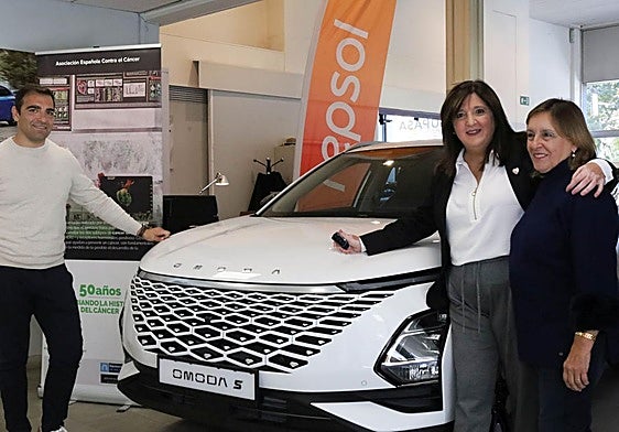 Ana Rubio, con la presidenta de la Asociación del Cáncer en Palencia en Aupasa.