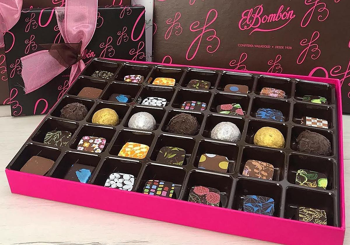 Imagen principal - Bombones y glorias bañadas en yema de la confitería El Bombón.