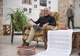 Borja Santos, en la zona del Creativity Center de IE University donde expone.