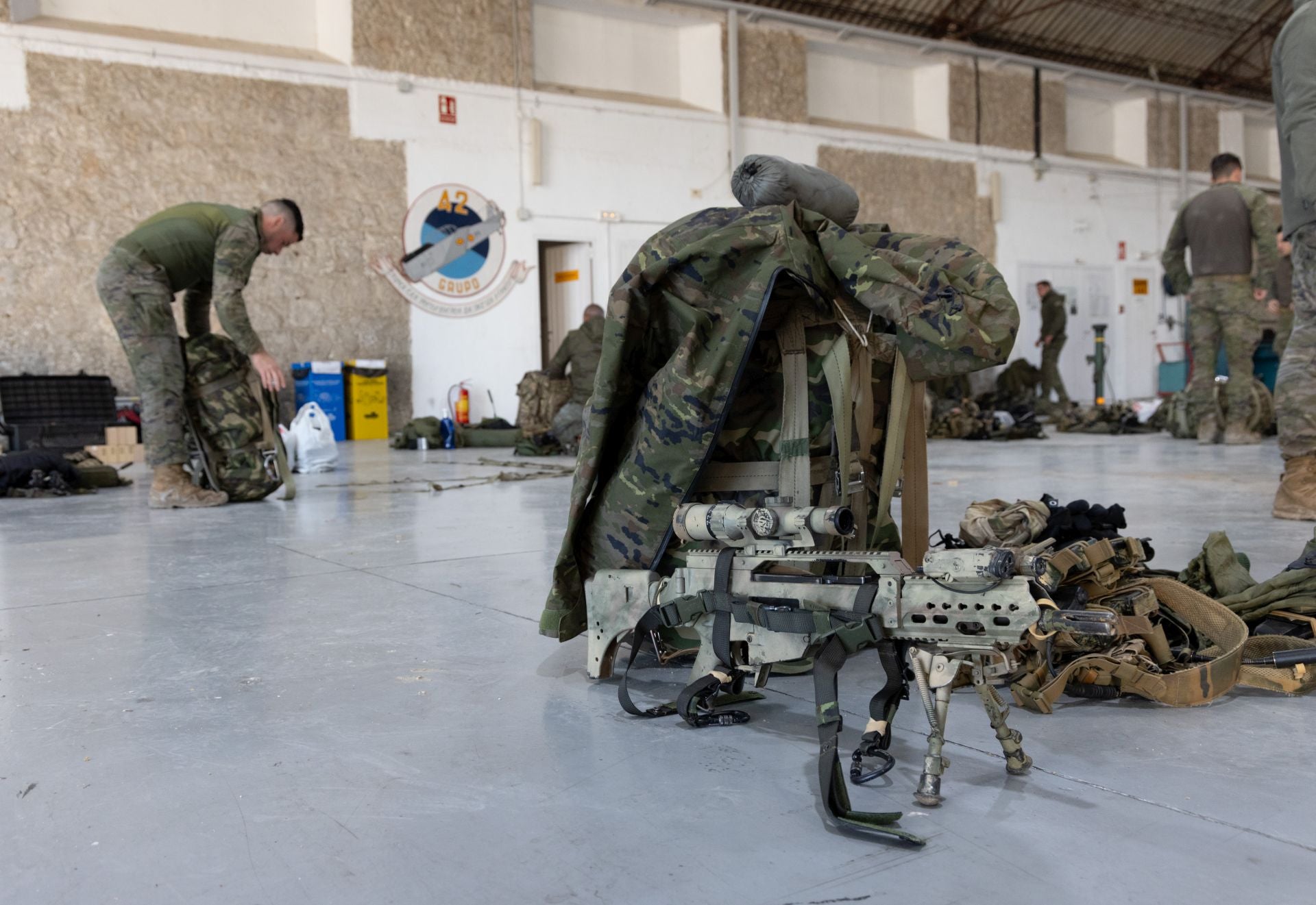 Maniobras paracaidistas en Villanubla