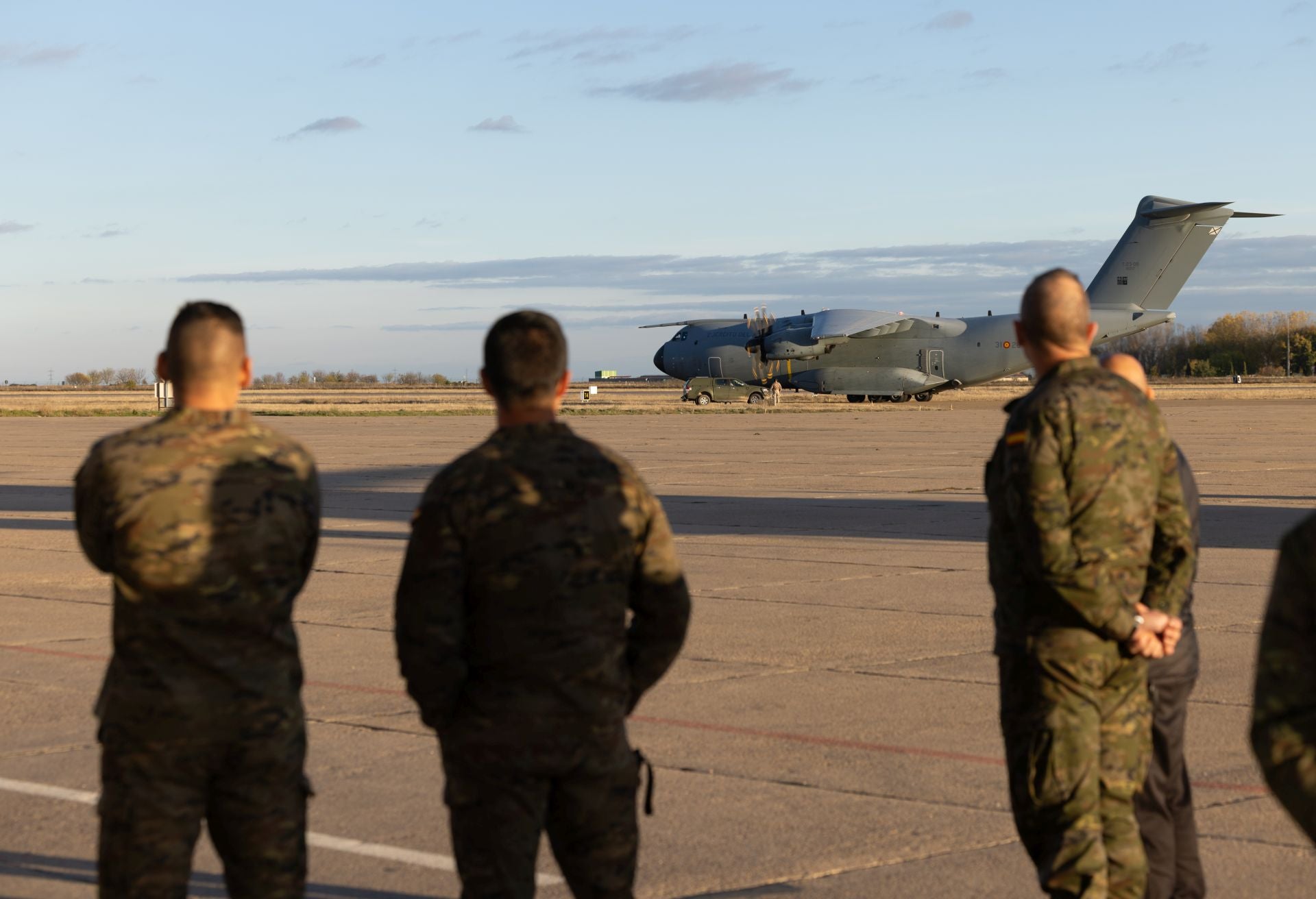 Maniobras paracaidistas en Villanubla