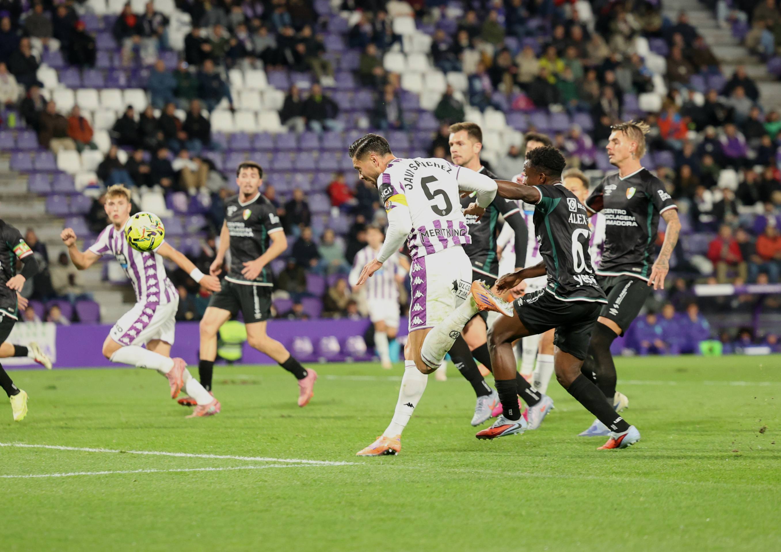 La derrota del Pucela ante el Estrela Amadora, en imágenes