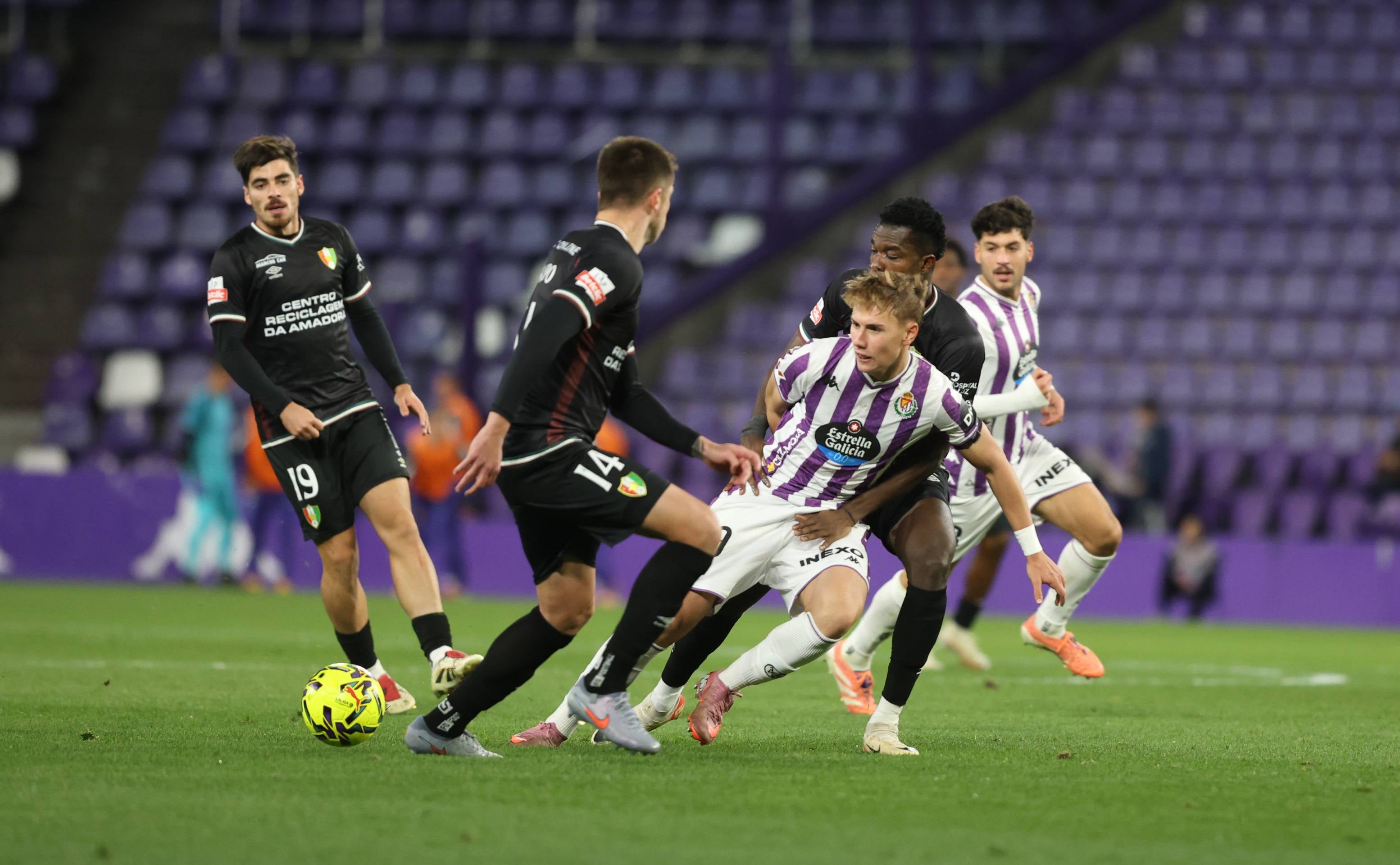 La derrota del Pucela ante el Estrela Amadora, en imágenes