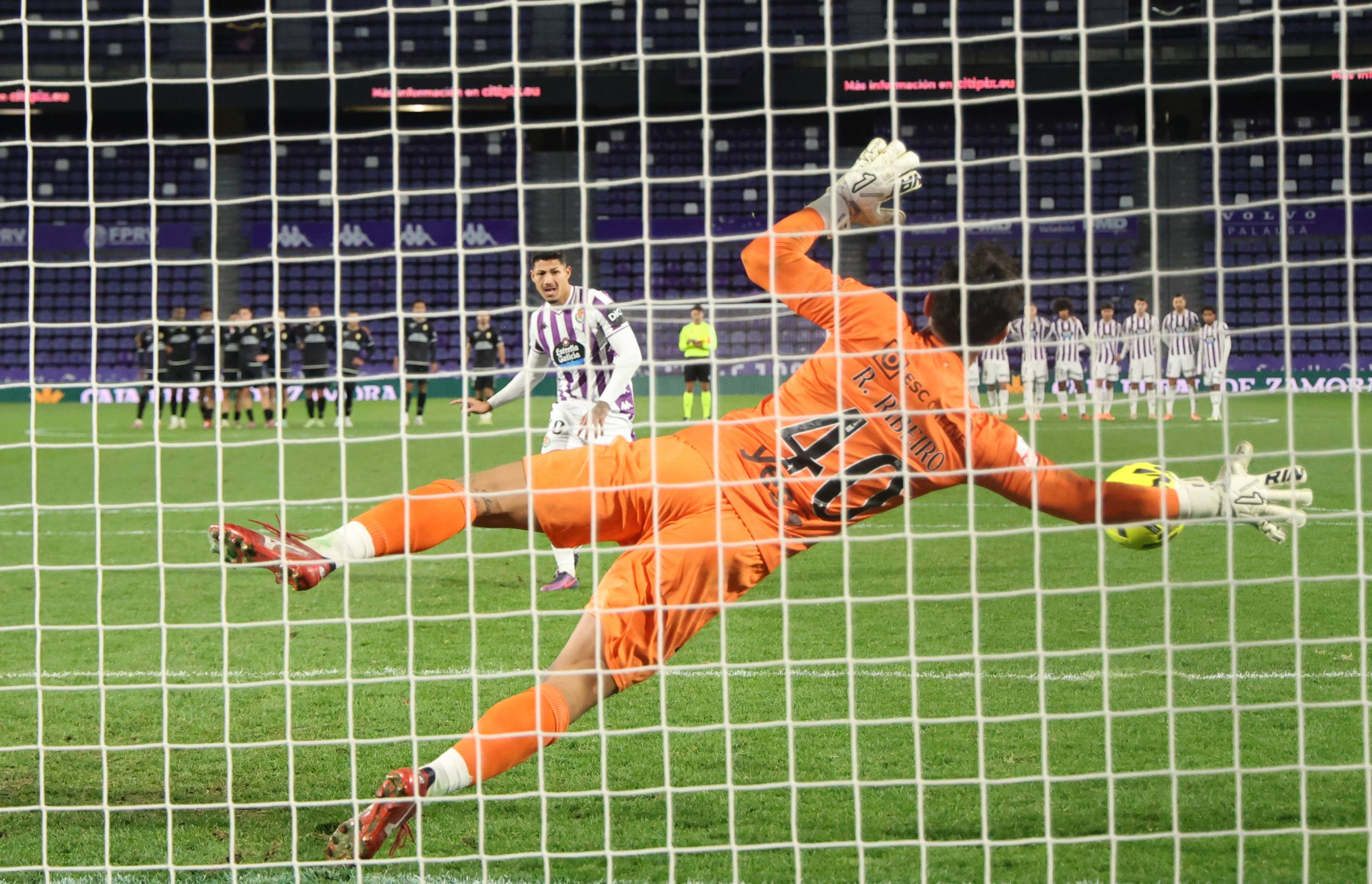 La derrota del Pucela ante el Estrela Amadora, en imágenes