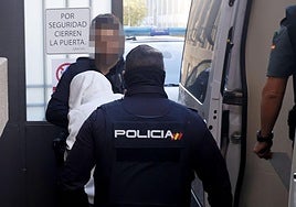 Uno de los hermanos, a su llegada al Palacio Provincial de Justicia para la celebración del juicio, el pasado 29 de septiembre.