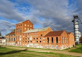 Panorámica del lateral este de la antigua azucarera Santa Victoria del parque de Las Norias.