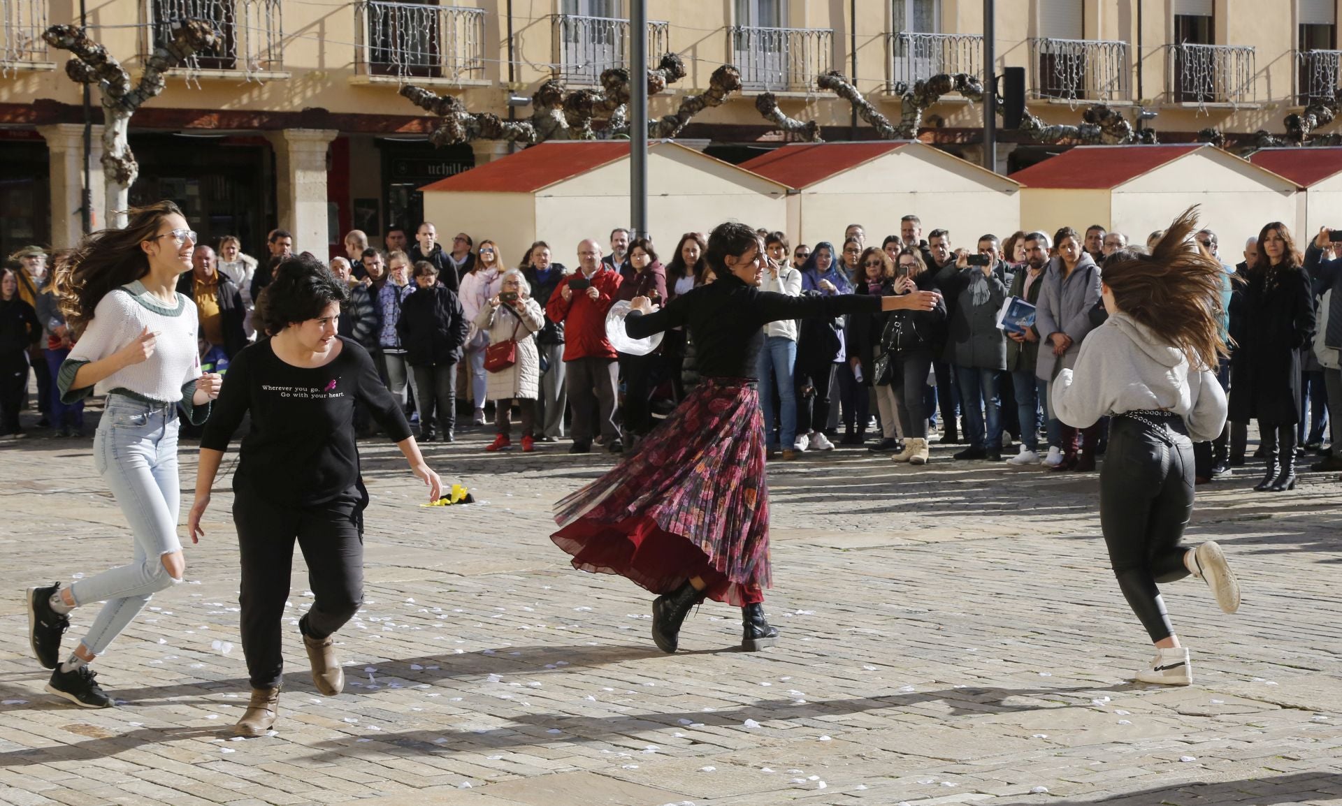Concentración en la Plaza Mayor por una pasada celebración del 25N.