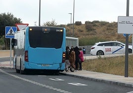 Nueva parada del autobús urbano junto al Hospital General.