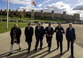 Fernández Mañueco y el consejero Vázquez, ayer en Ávila.