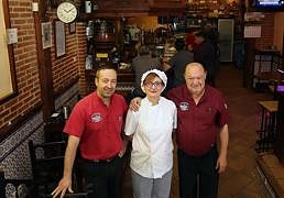 Cierra El Chorrillo: el adiós de Pedro y Tina a una vida dedicada a la hostelería