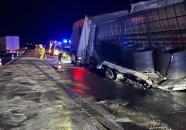 Dos heridos tras chocar un camión contra otro que estaba parado por avería en Vega de Valdetronco