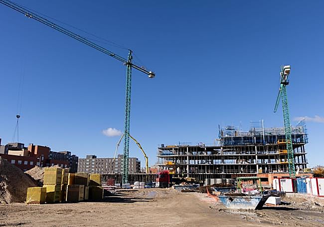 Uno de los edificios residenciales en construcción.