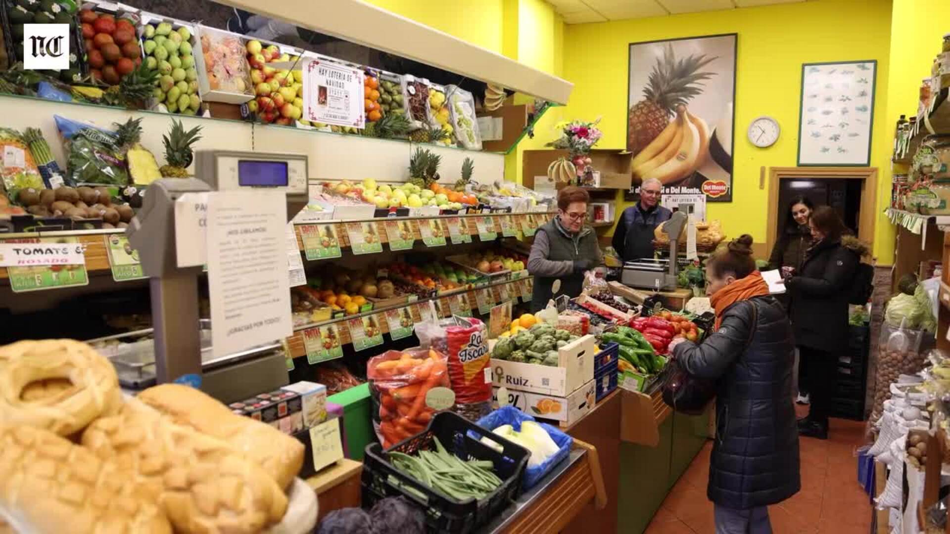 El matrimonio de Puente Duero que dice adiós a su frutería de Valladolid 52 años después