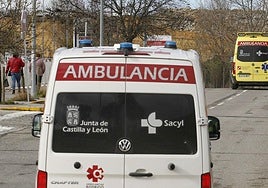 Ambulancias en las inmediaciones del Hospital de Segovia.