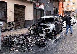 Las imágenes de una intensa noche de incendios en el barrio del Hospital