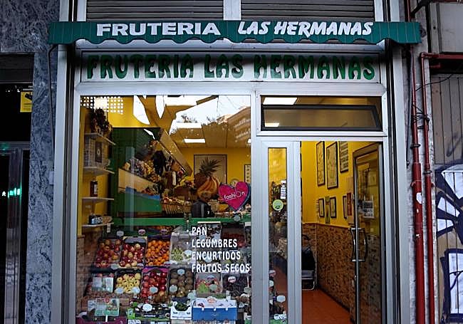 Fachada de la frutería Las Hermanas de Valladolid.