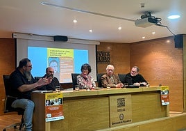 Participantes en la mesa redonda del quinto Encuentro de Cómic, Novela Gráfica e Ilustración