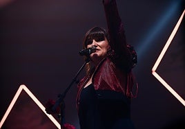 Rozalén canta en un concierto celebrado en Valladolid.