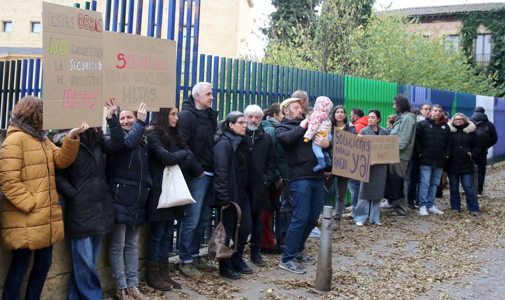 Protesta de los padres de La Aneja