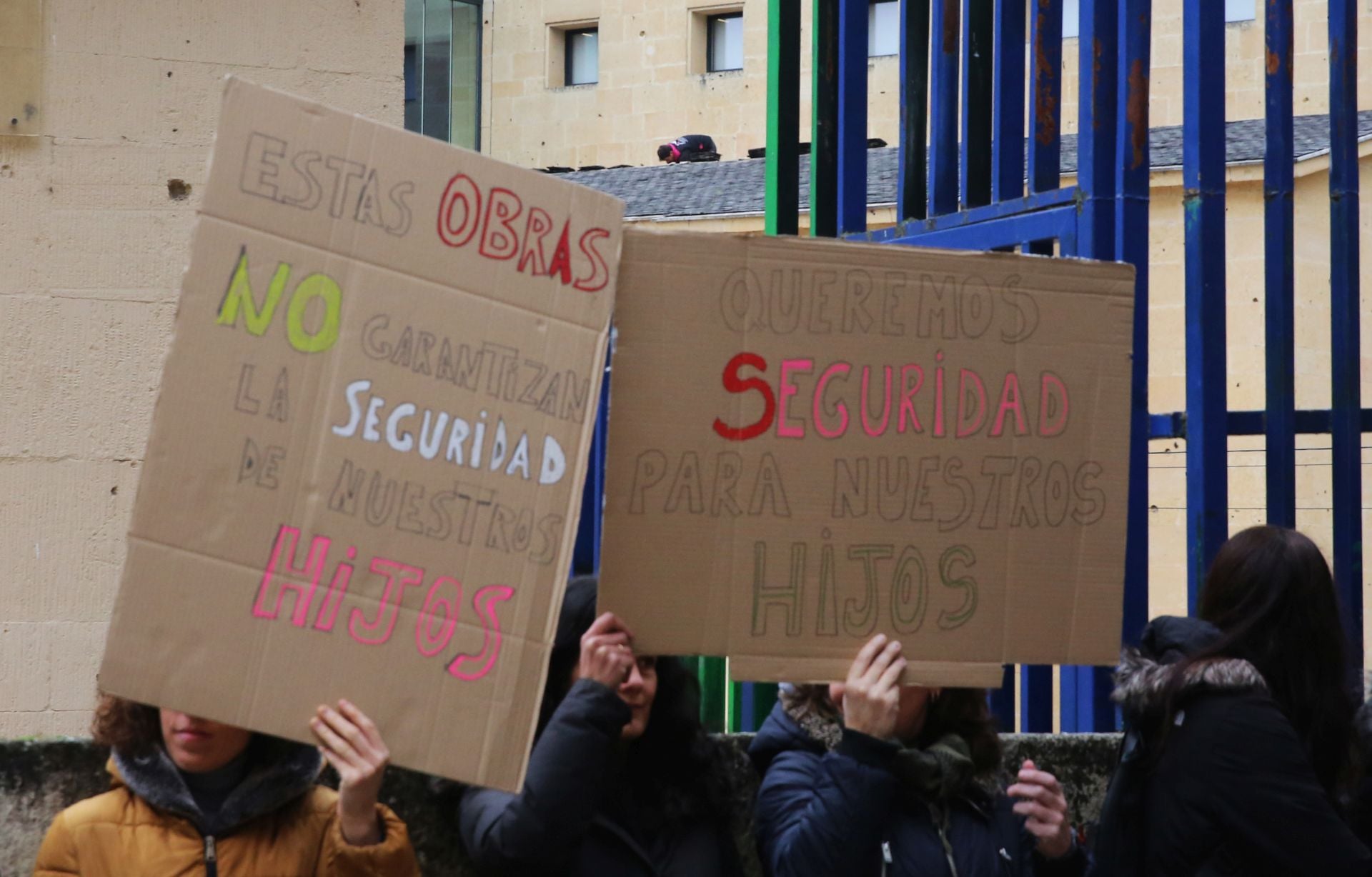 Protesta de los padres de La Aneja