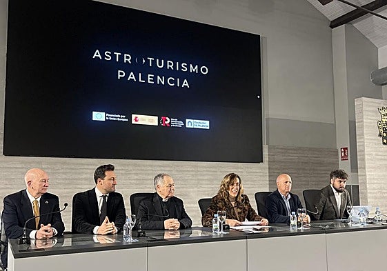 La presidenta de la Diputación, Ángeles Armisén, presenta la iniciativa.