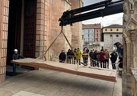 Llegada de las puertas de Antonio López a la Catedral.