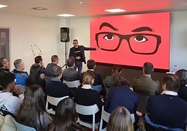 Juan Manuel García 'Pincho' durante un momento de su intervención en la UEMC.