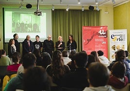 La consejera de Industria interviene en la clausura del ciclo en la Escuela de Arte.