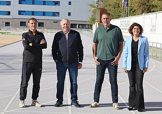 El atleta Isaac Viciosa, el exseleccionador de ciclismo Javier Mínguez, el entrenador de balonmano David Pisonero y la atleta Mayte Martínez, en las instalaciones deportivas Río Esgueva.