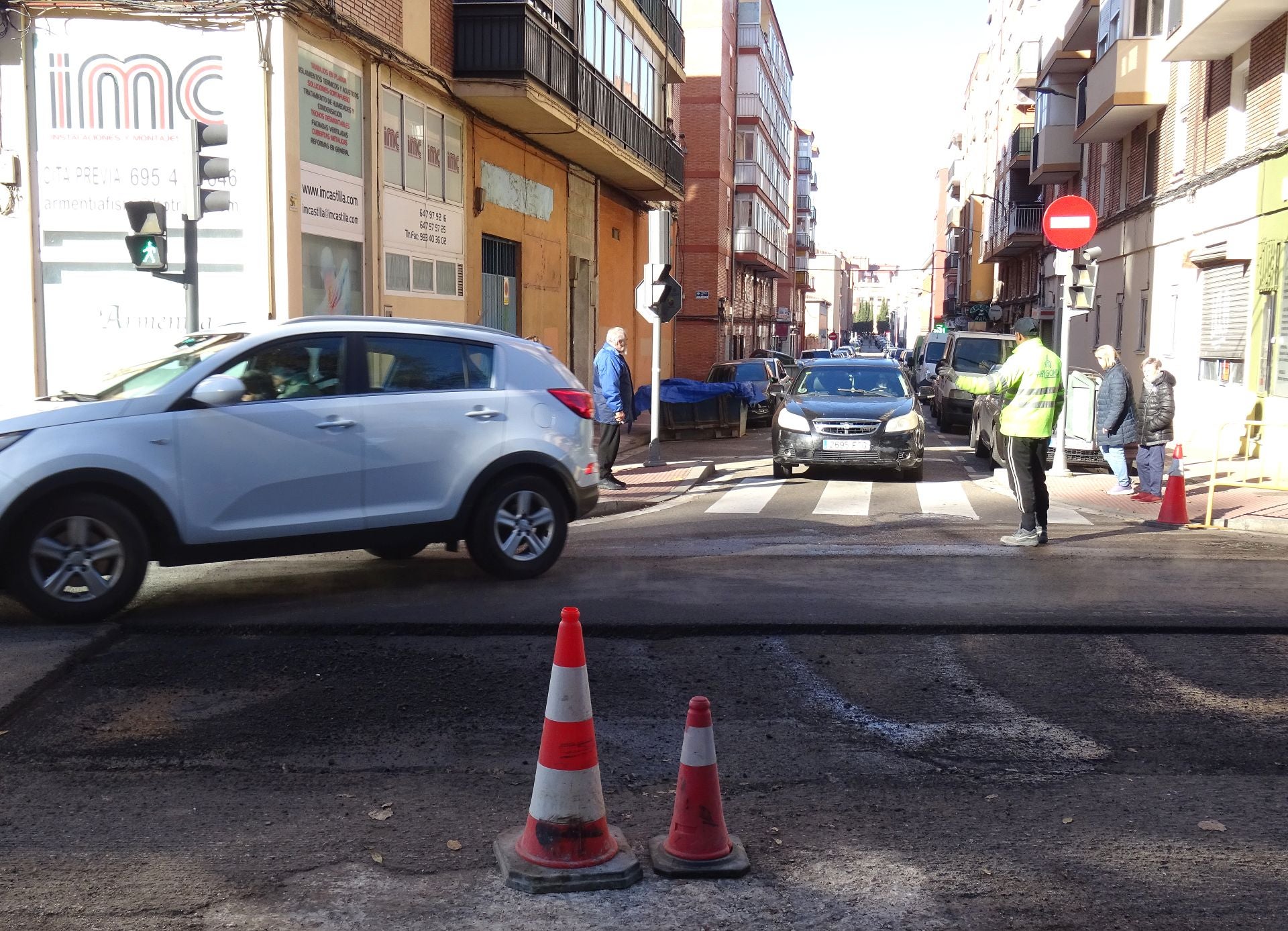 Los cortes de tráfico en la avenida Juan Carlos I con Villabáñez, en imágenes