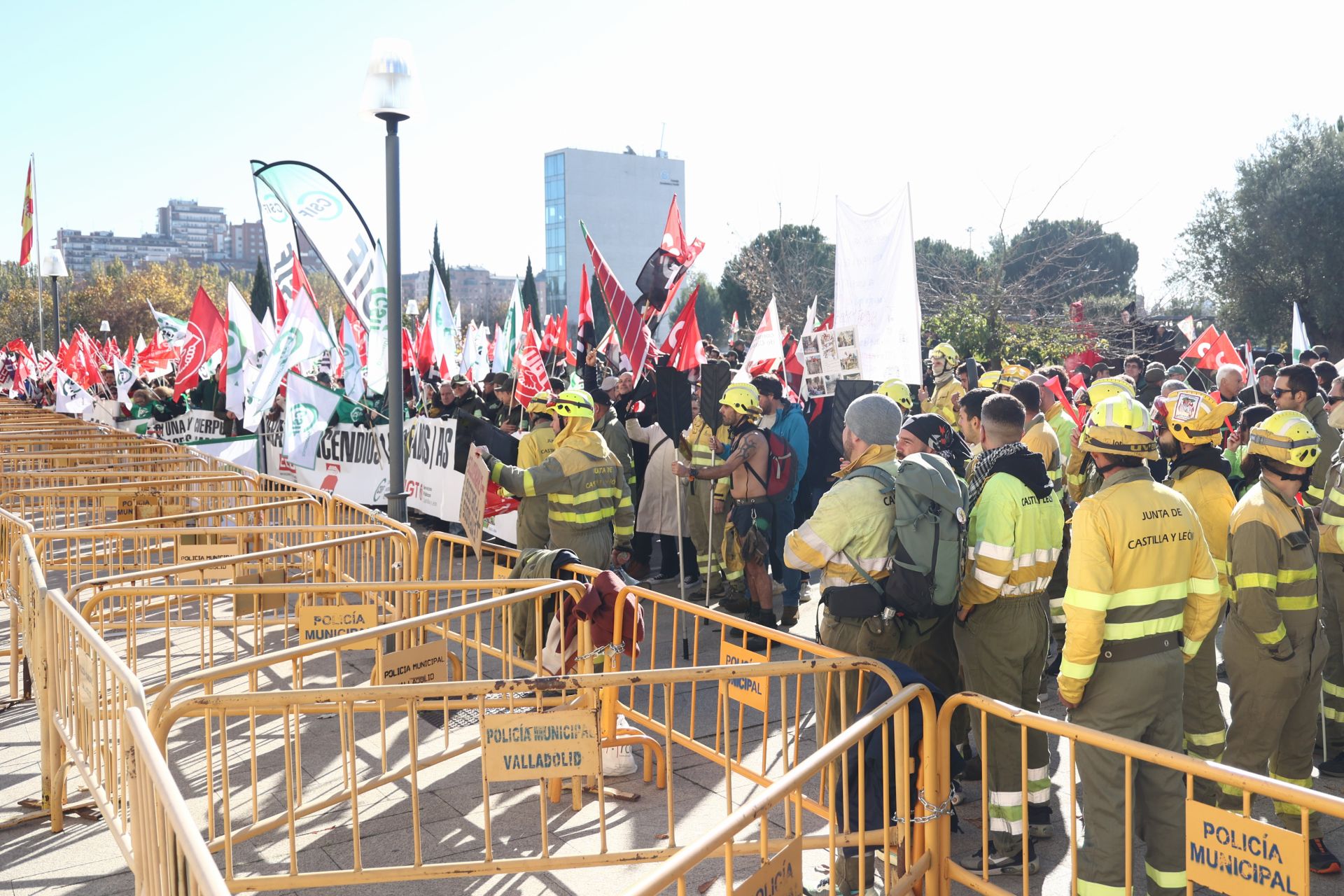 Protesta contra el decreto ley sobre el operativo de incendios presentado por la Junta de Castilla y León