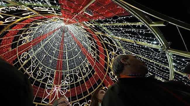 ¿Cuánto mide el tradicional árbol de los deseos de la Plaza Mayor?
