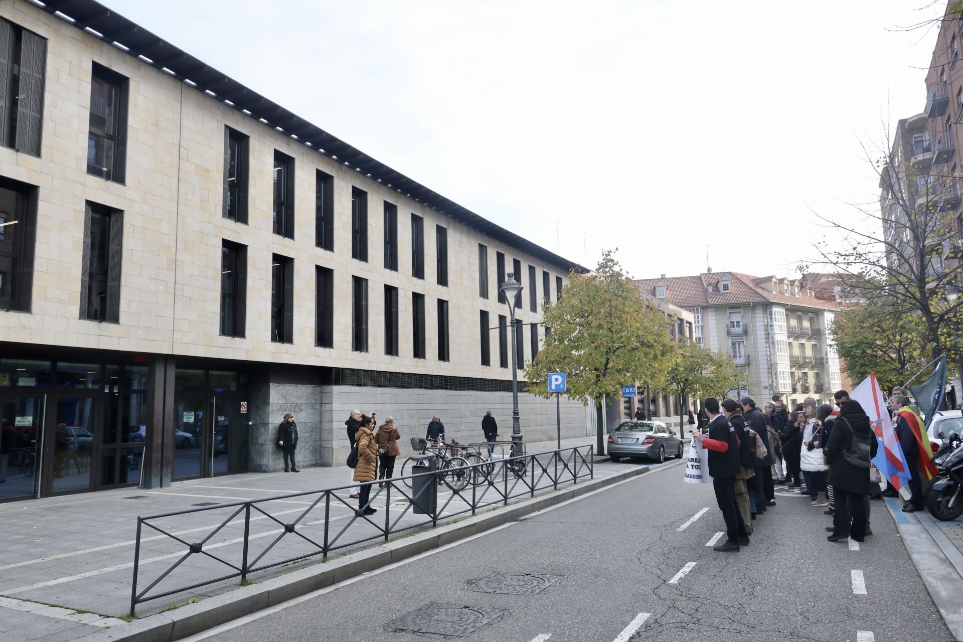 Las imágenes de la protesta de los abogados de turno en Valladolid