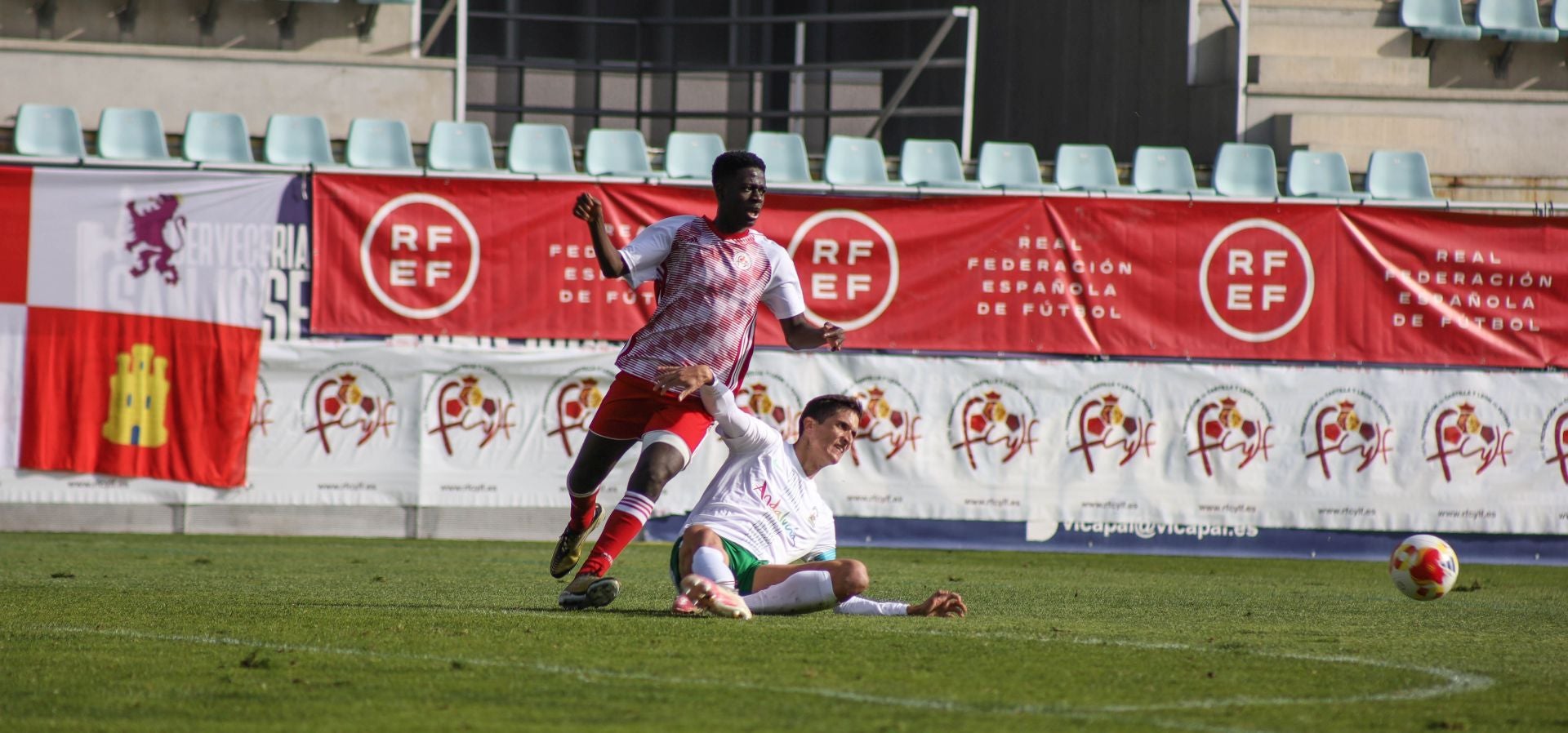Eusebio Sacristán vuelve a los banquillos con derrota en su debut con Castilla y León