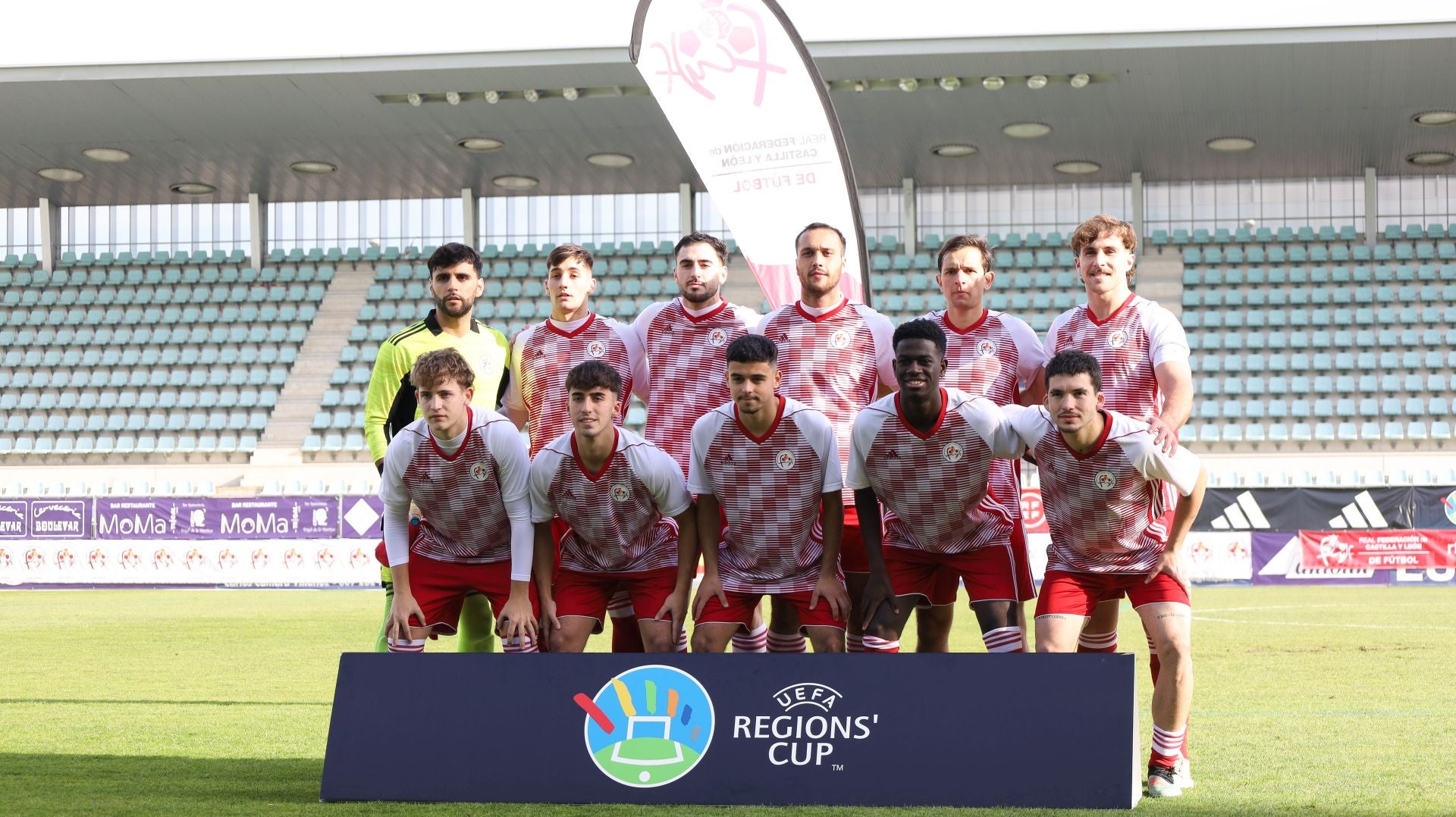 Eusebio Sacristán vuelve a los banquillos con derrota en su debut con Castilla y León