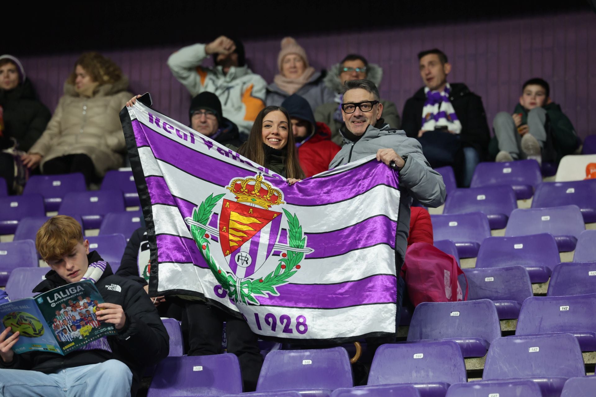 Búscate en la grada del estadio José Zorrilla (1/4)