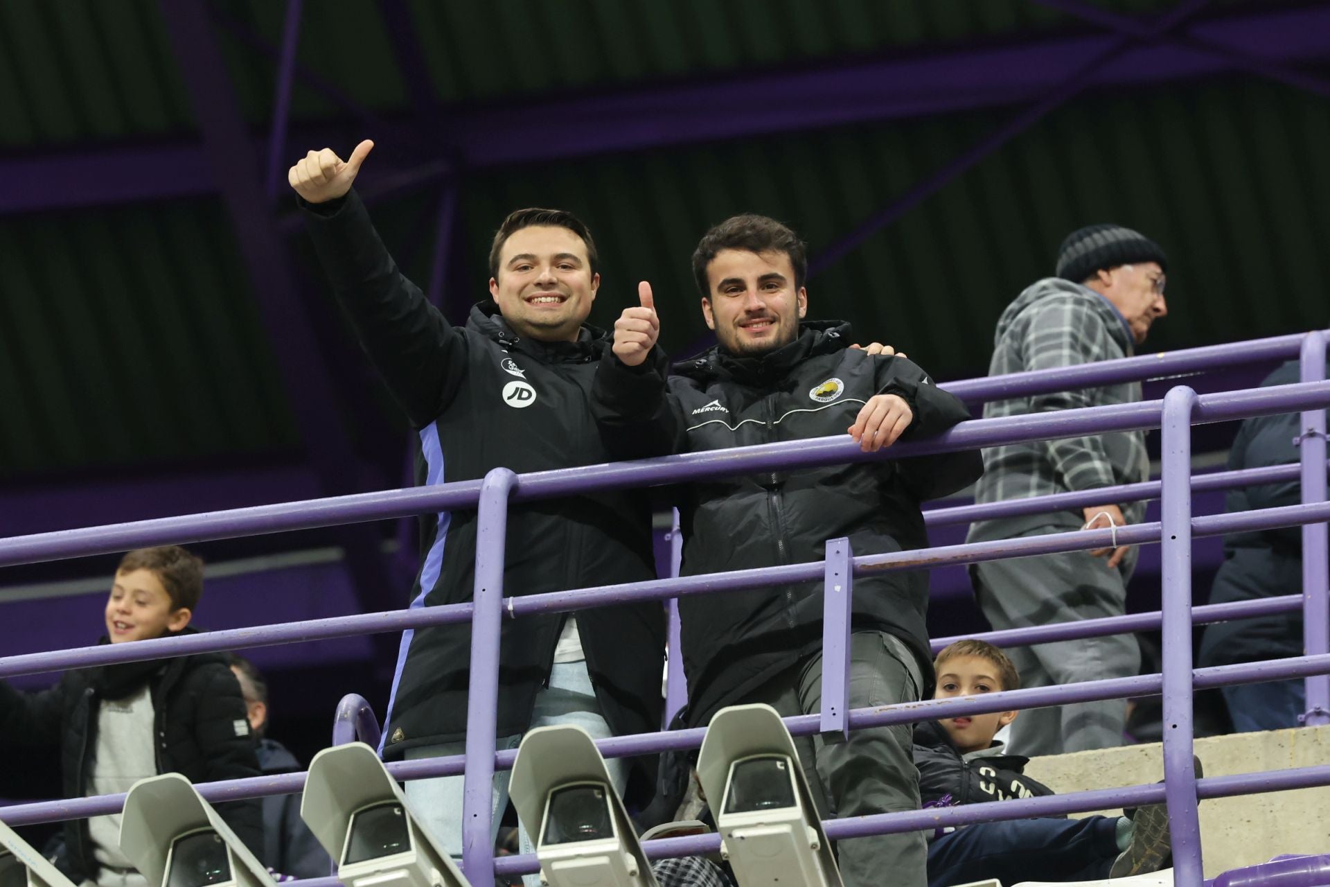 Búscate en la grada del estadio José Zorrilla (1/4)