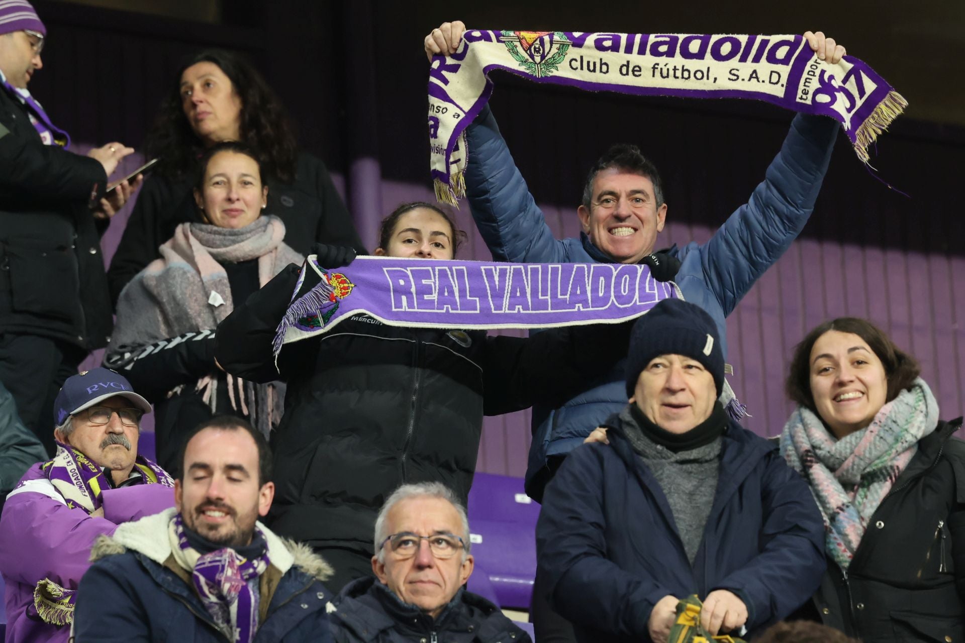 Búscate en la grada del estadio José Zorrilla (1/4)