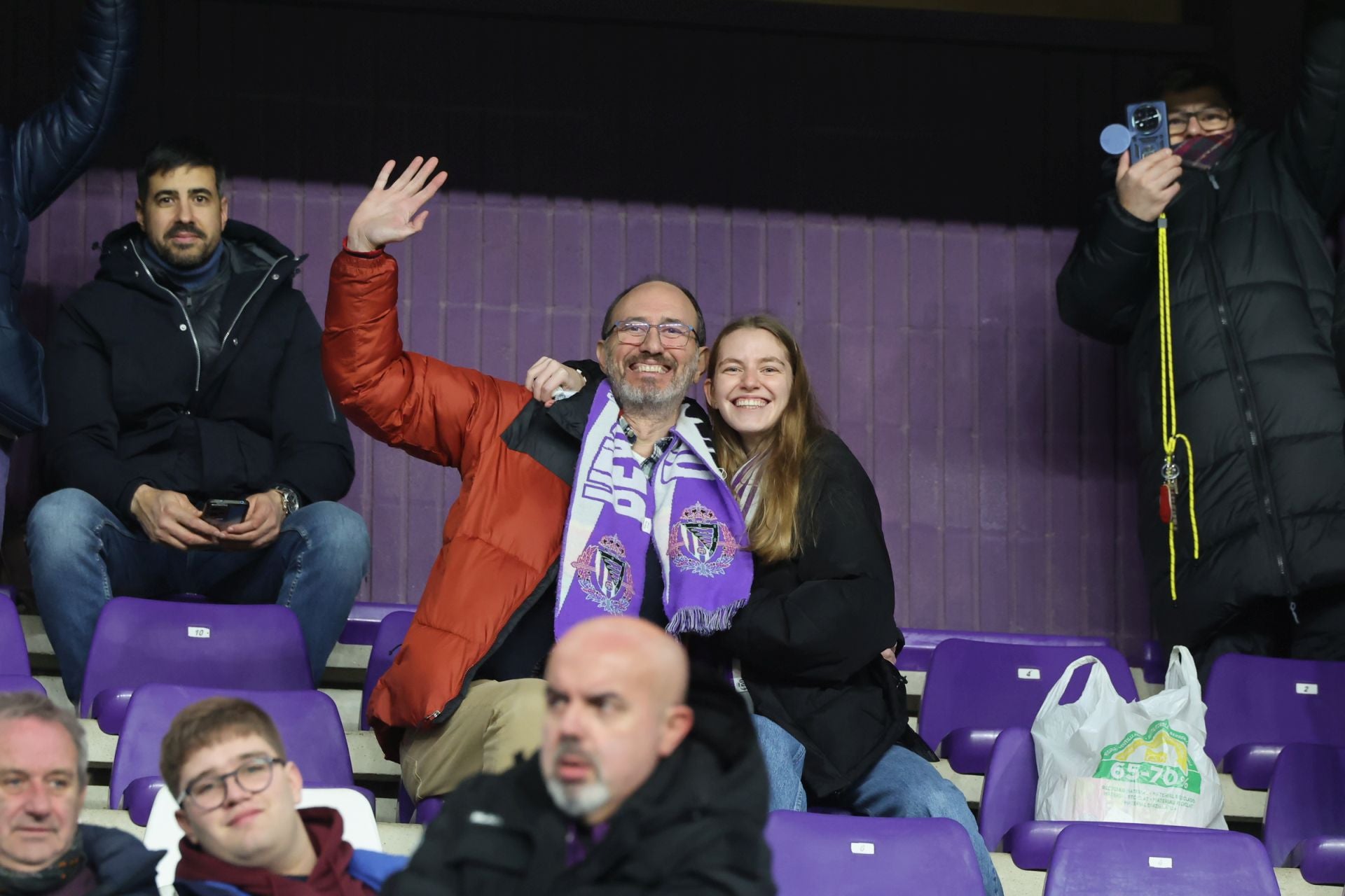 Búscate en la grada del estadio José Zorrilla (1/4)